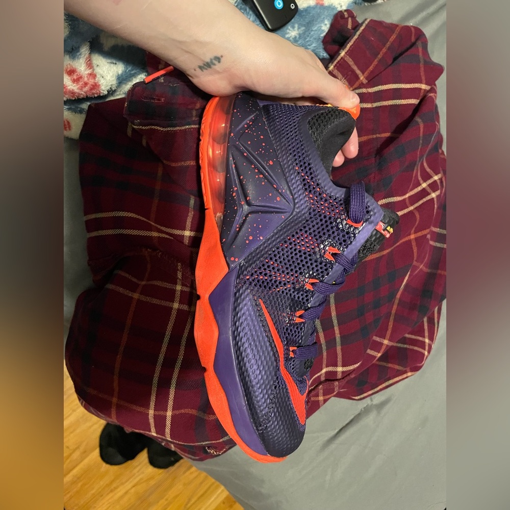 Hardly worn LeBron 12’s orange and purple size 5.5 COURT PURPLE FREE SHIPPING